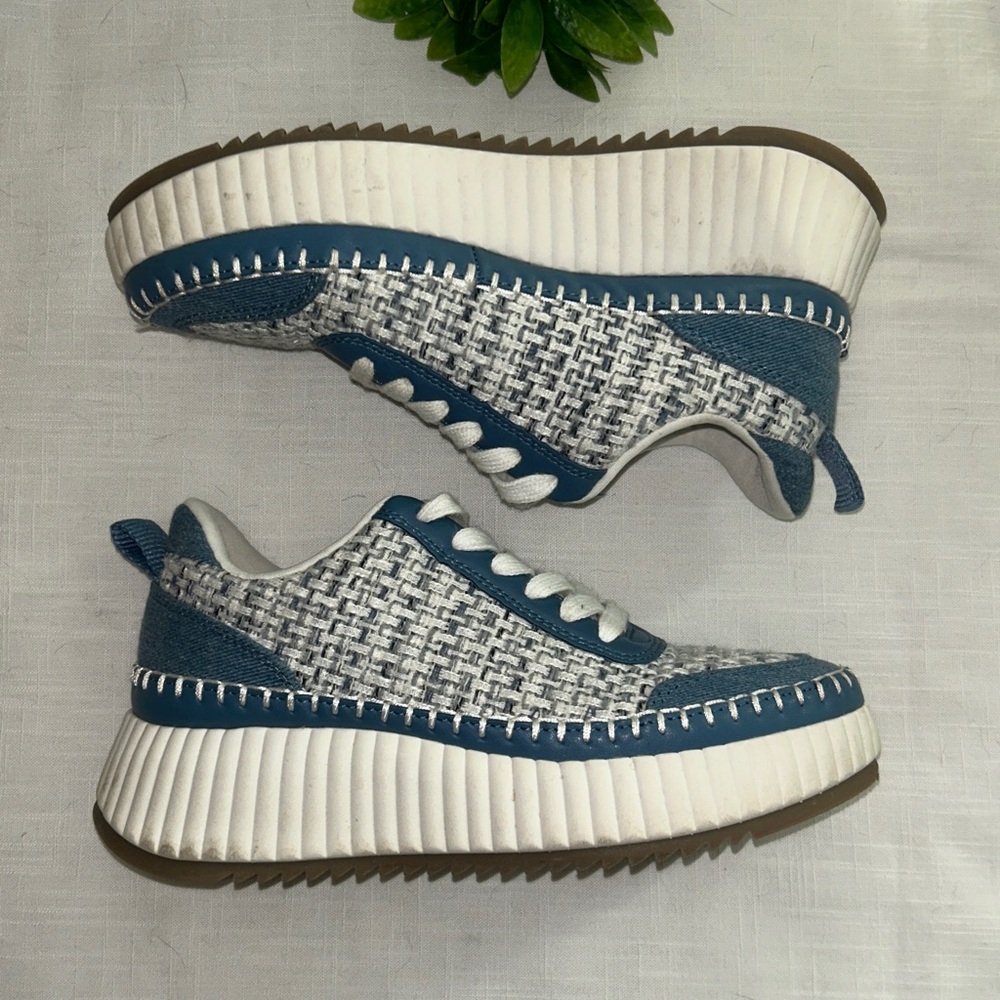 Universal Thread Sneakers Size 6.5 Persephone Stylish Blue Denim